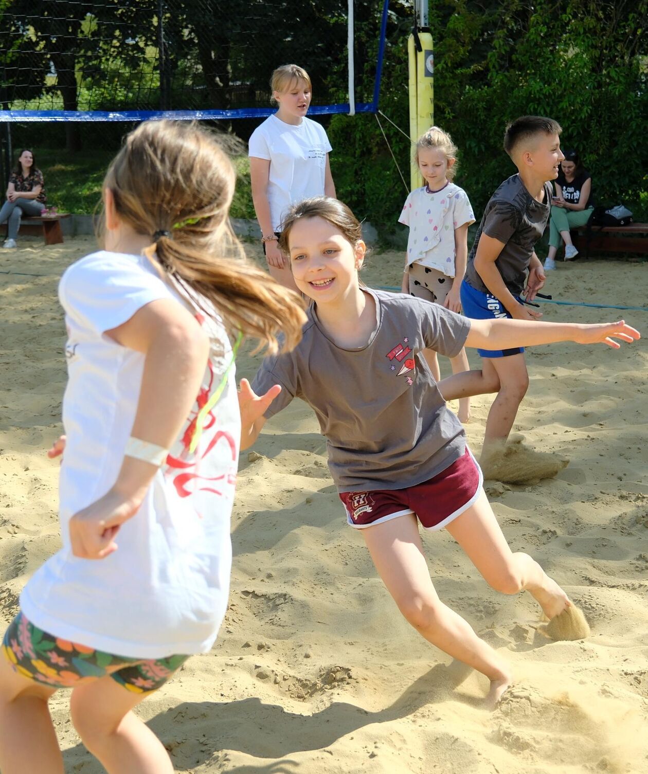 Akcja Lato w Mieście: nauka gry w siatkówkę plażową 