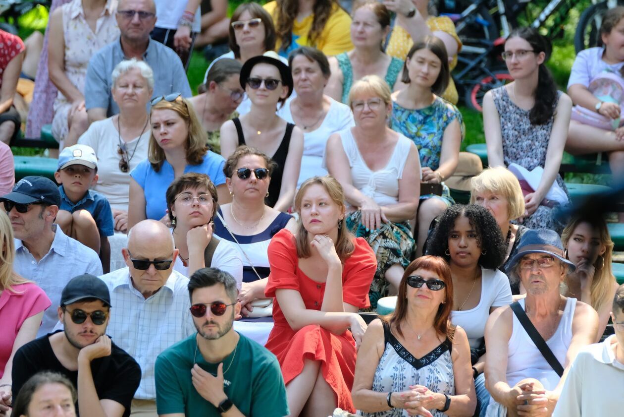  Koncert muzyki braci Wieniawskich w Muszli Koncertowej Ogrodu Saskiego    (zdjęcie 15) - Autor: DW