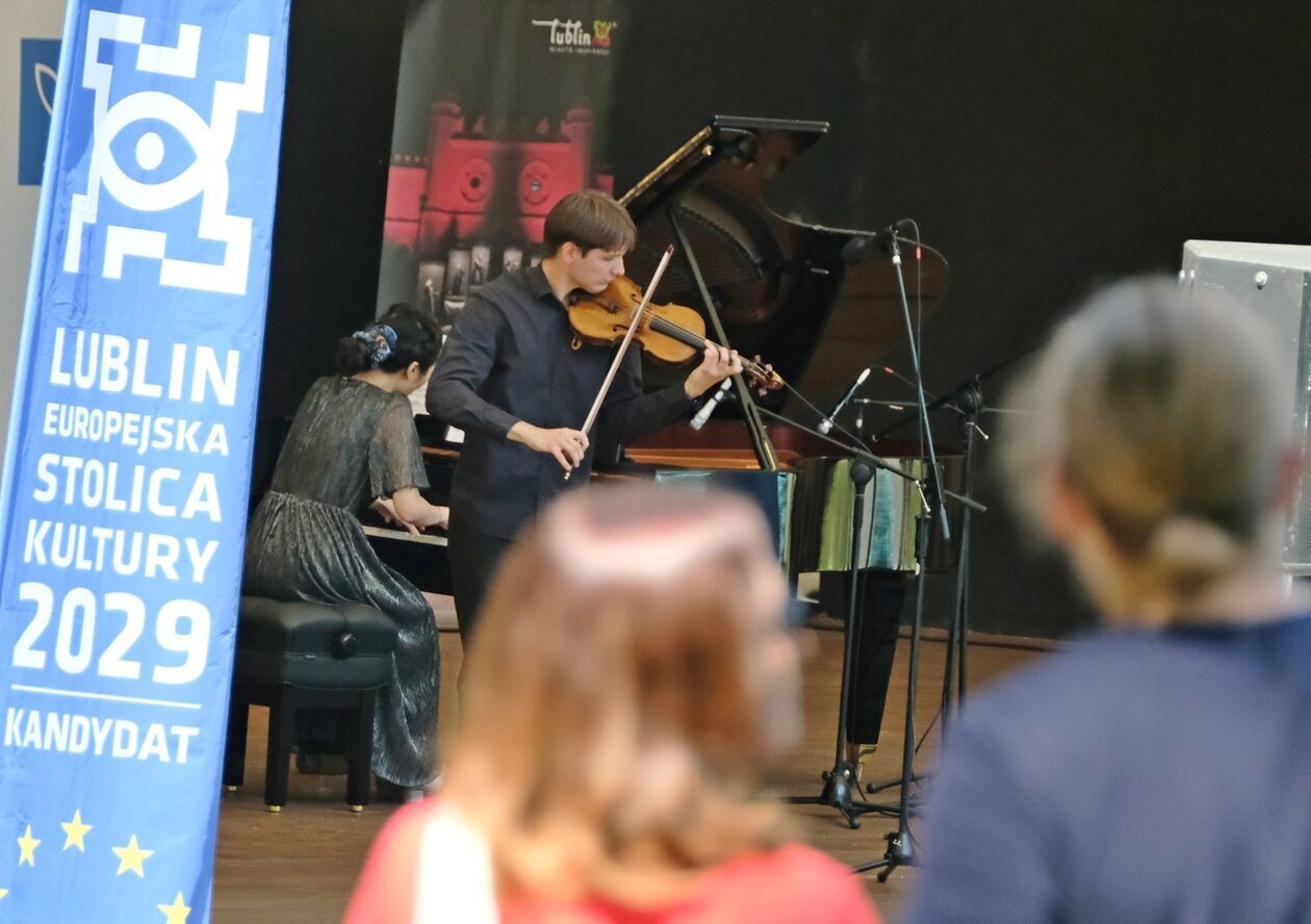 Koncert muzyki braci Wieniawskich w Muszli Koncertowej Ogrodu Saskiego    - Autor: DW