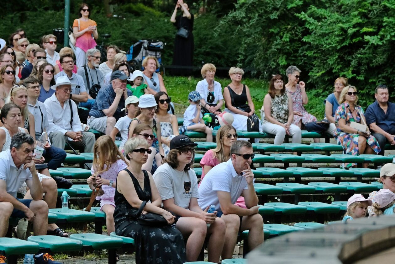  Koncert muzyki braci Wieniawskich w Muszli Koncertowej Ogrodu Saskiego    (zdjęcie 6) - Autor: DW