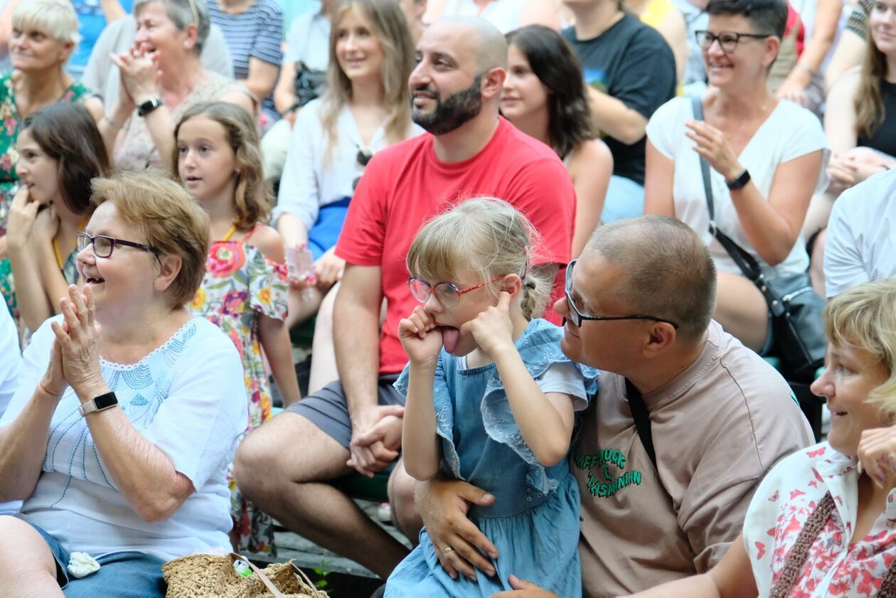  38. Międzynarodowe Spotkania Folklorystyczne: koncert galowy w Ogrodzie Saskim (zdjęcie 43) - Autor: DW