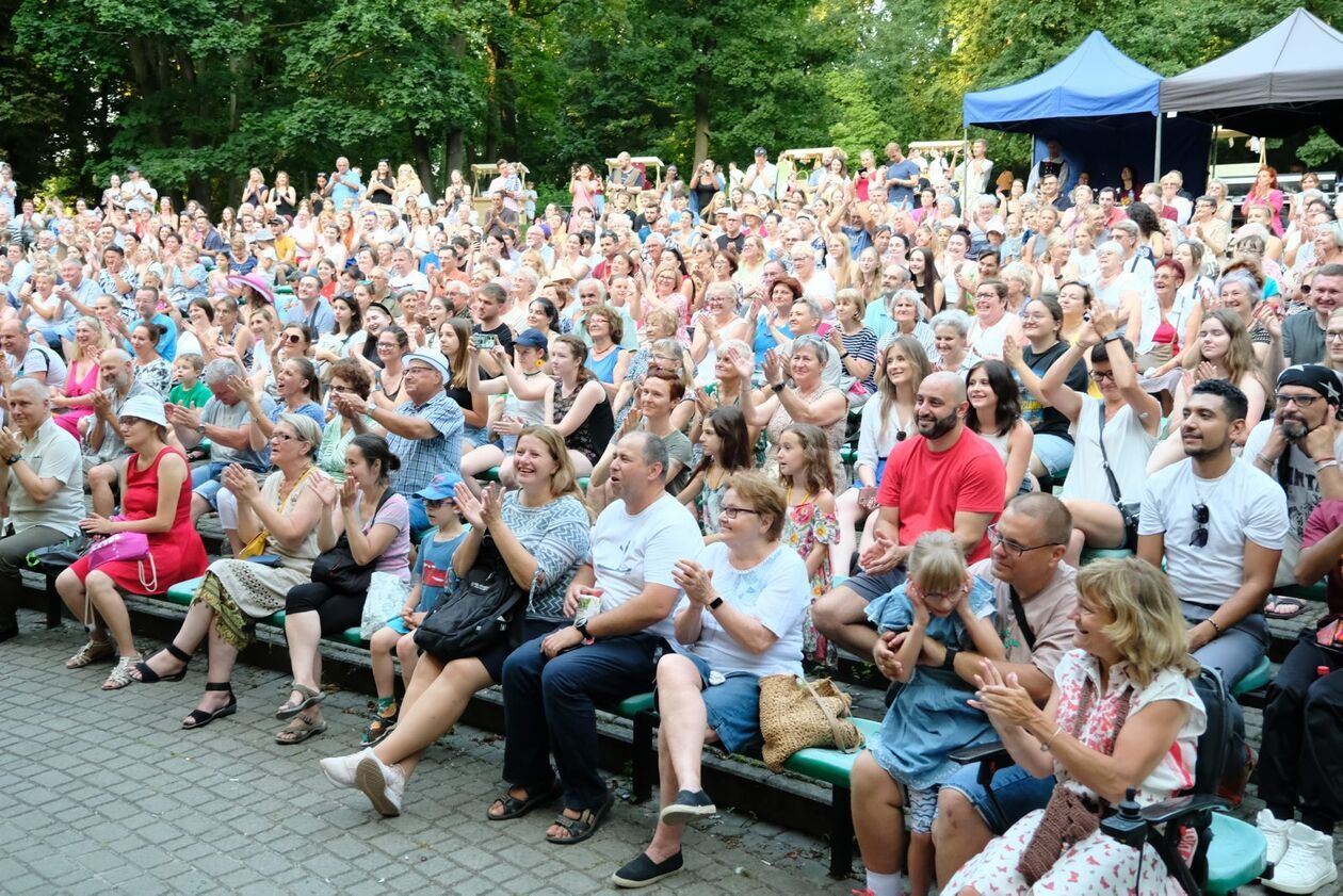  38. Międzynarodowe Spotkania Folklorystyczne: koncert galowy w Ogrodzie Saskim (zdjęcie 45) - Autor: DW