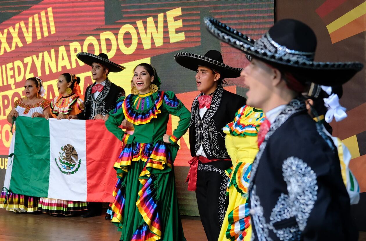  38. Międzynarodowe Spotkania Folklorystyczne: koncert galowy w Ogrodzie Saskim (zdjęcie 24) - Autor: DW