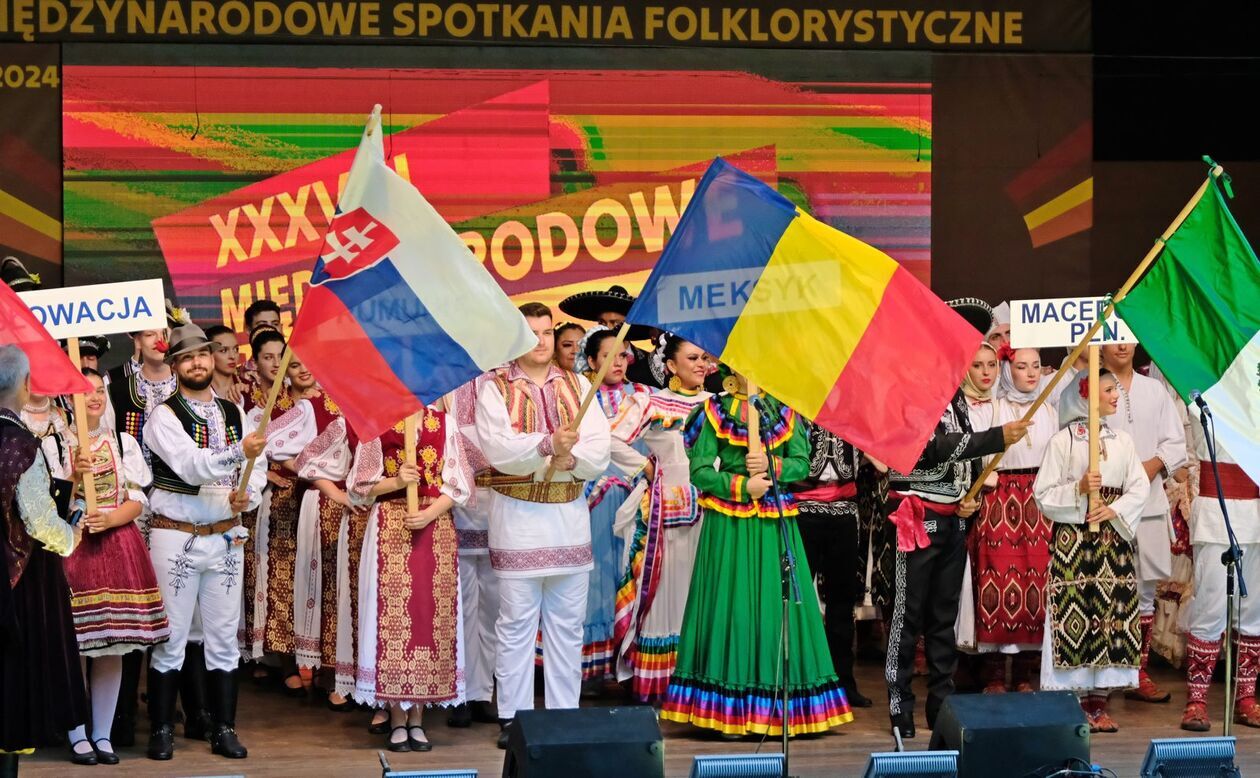  38. Międzynarodowe Spotkania Folklorystyczne: koncert galowy w Ogrodzie Saskim (zdjęcie 3) - Autor: DW