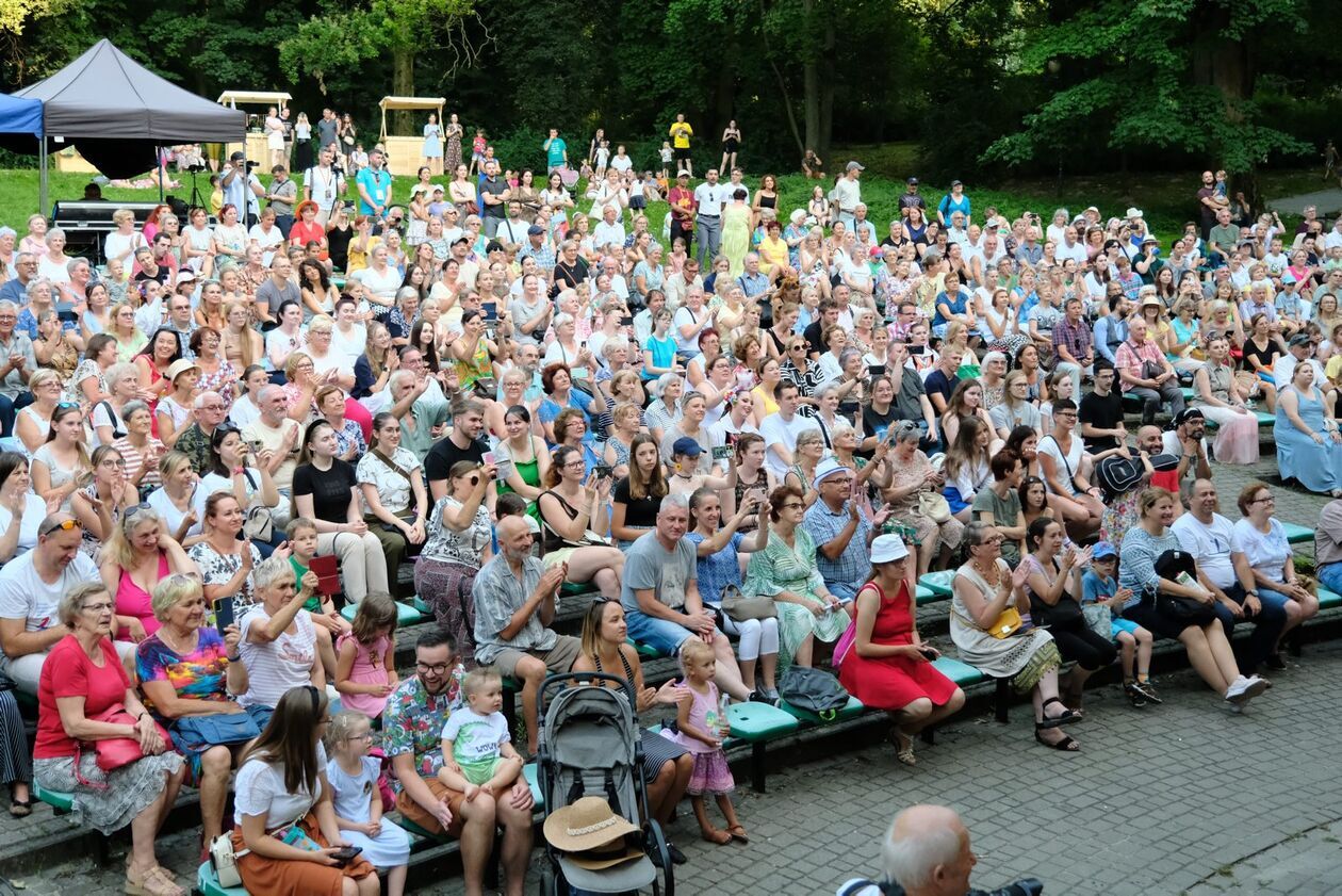  38. Międzynarodowe Spotkania Folklorystyczne: koncert galowy w Ogrodzie Saskim (zdjęcie 25) - Autor: DW