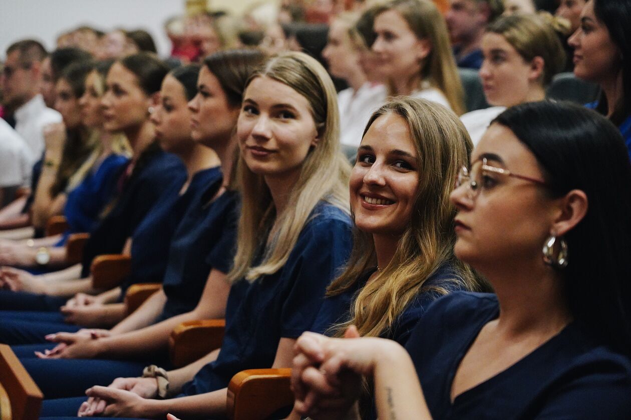  Czepkowanie absolwentów pielęgniarstwa i położnictwa na Uniwersytecie Medycznym w Lublinie (zdjęcie 44) - Autor: UMLUB/Olga Matosiuk