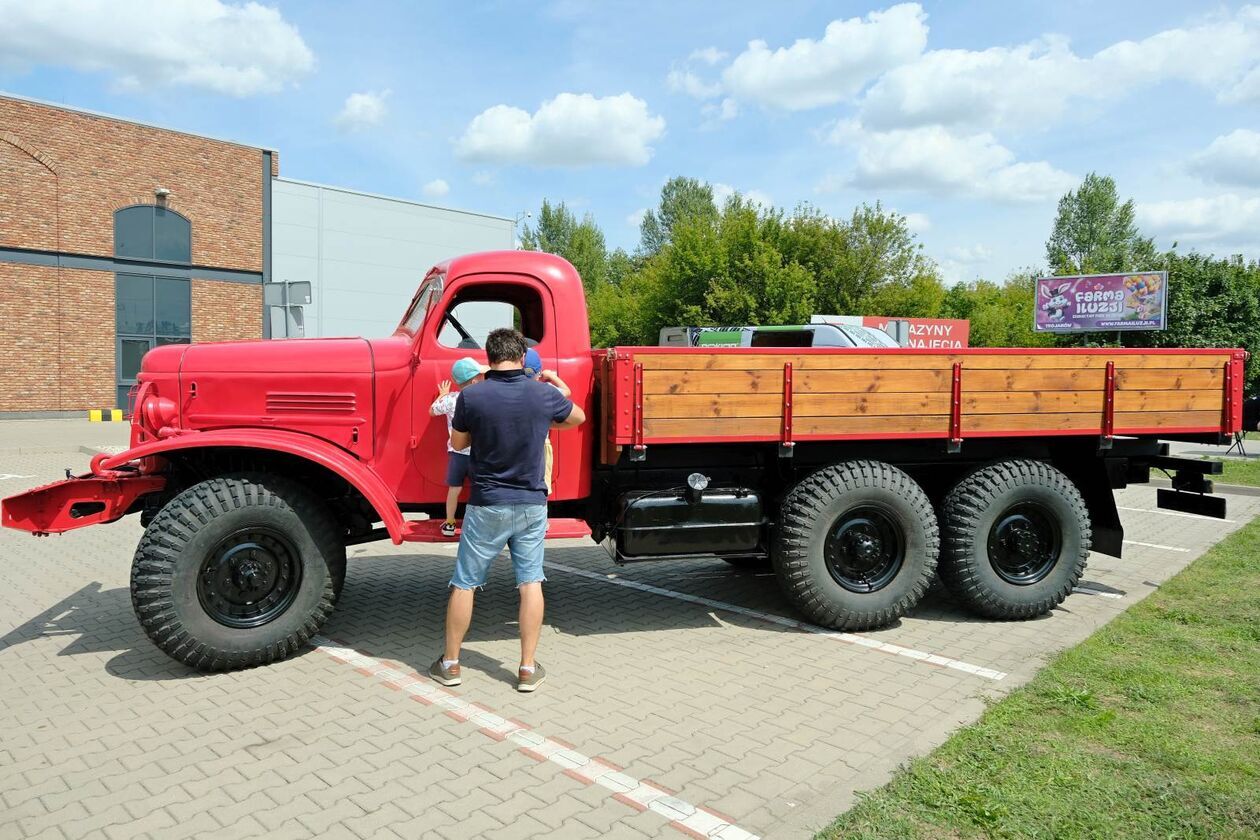   IV Zlot Pojazdów PRL pt Kocham swoją FSC (zdjęcie 19) - Autor: DW