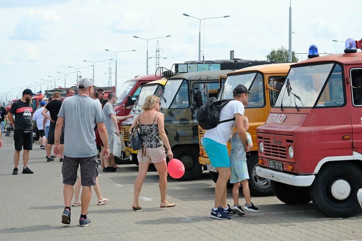   IV Zlot Pojazdów PRL pt Kocham swoją FSC (zdjęcie 34) - Autor: DW