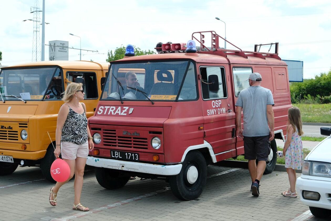   IV Zlot Pojazdów PRL pt Kocham swoją FSC (zdjęcie 30) - Autor: DW