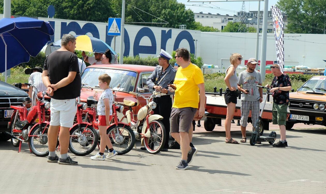   IV Zlot Pojazdów PRL pt Kocham swoją FSC (zdjęcie 9) - Autor: DW