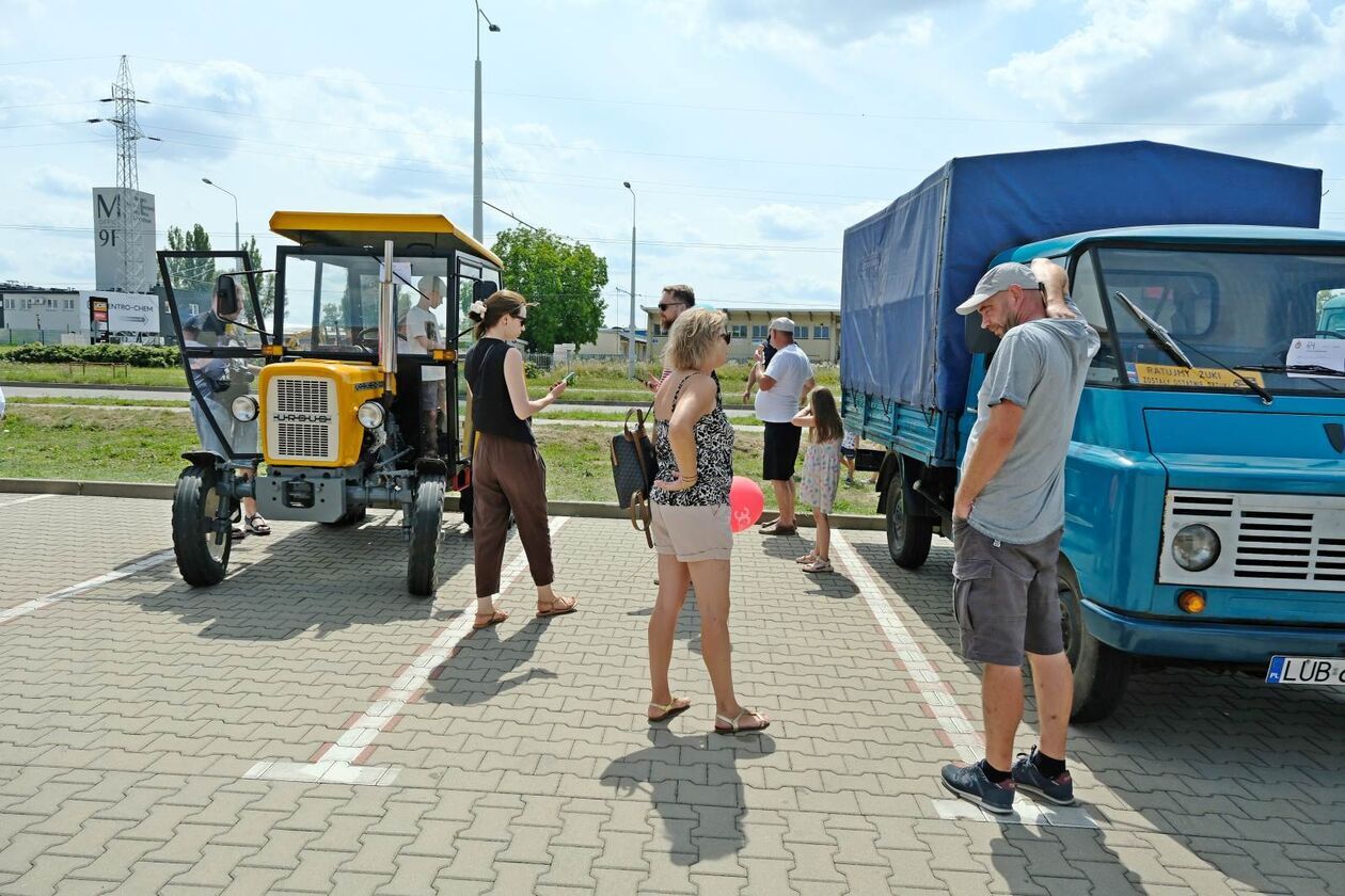   IV Zlot Pojazdów PRL pt Kocham swoją FSC (zdjęcie 22) - Autor: DW