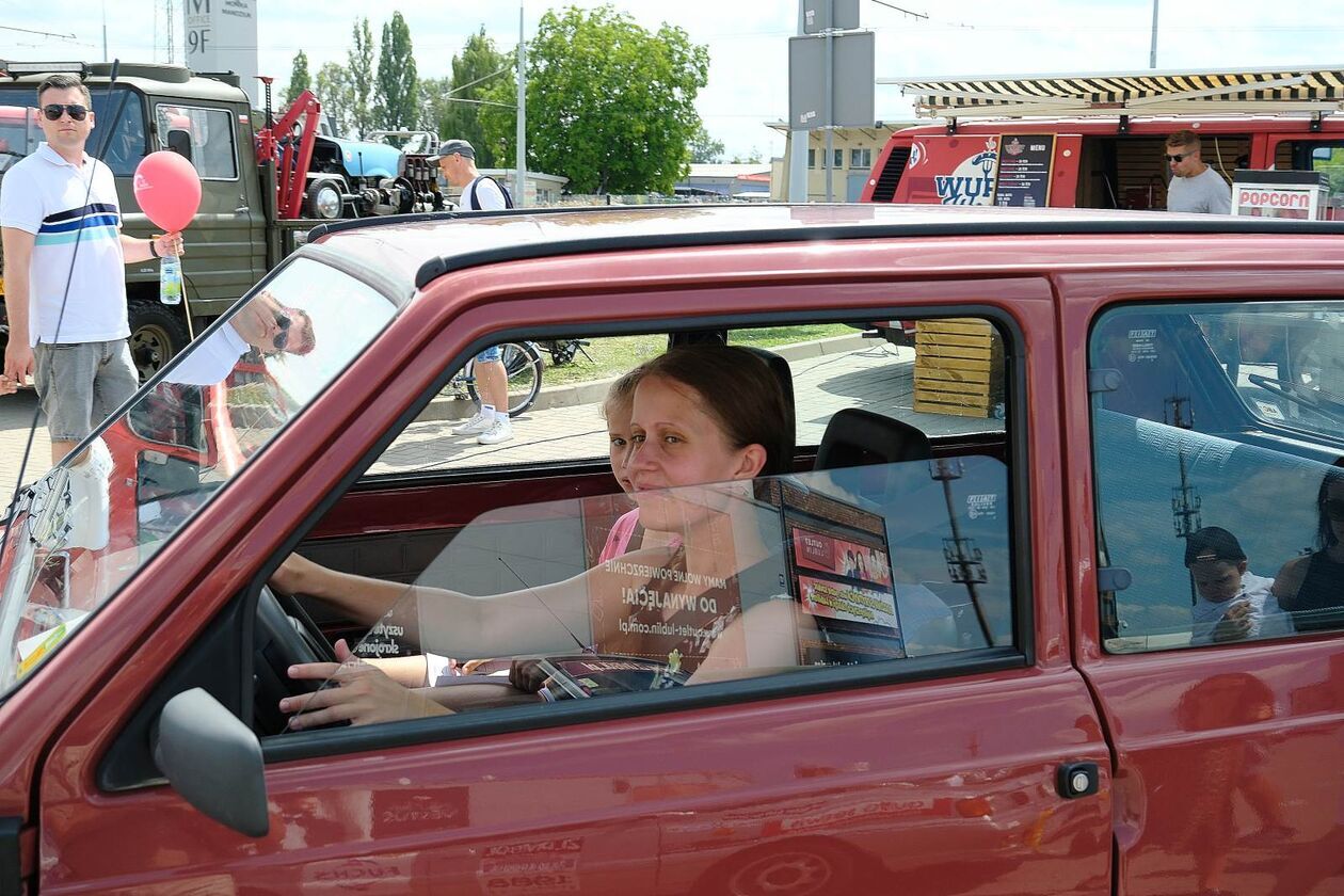   IV Zlot Pojazdów PRL pt Kocham swoją FSC (zdjęcie 13) - Autor: DW