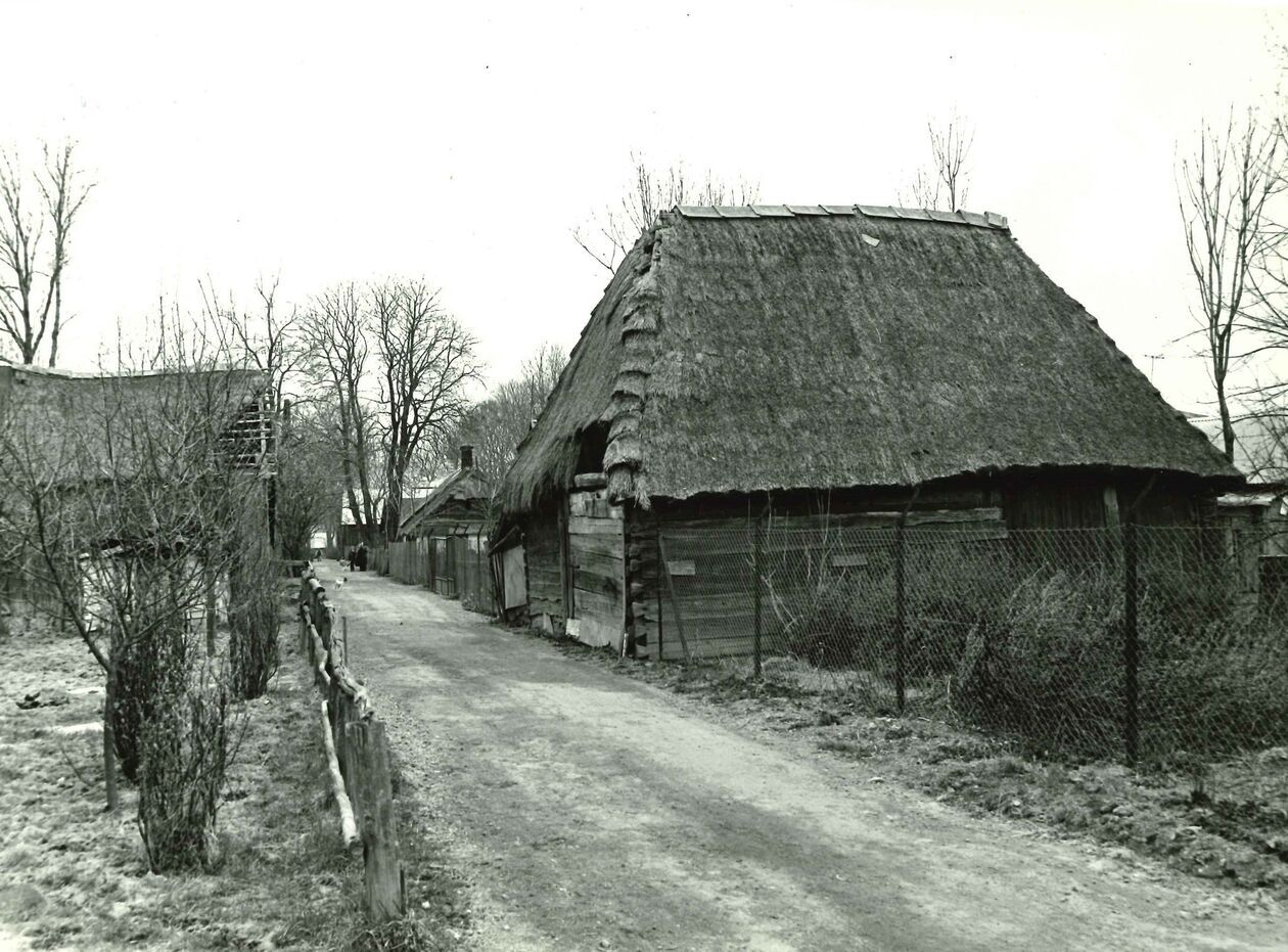  <p>ul. Spokojna, widok od ul. Dwudziestolecia PRL obecnie Biskupa Wilczyńskiego.</p>