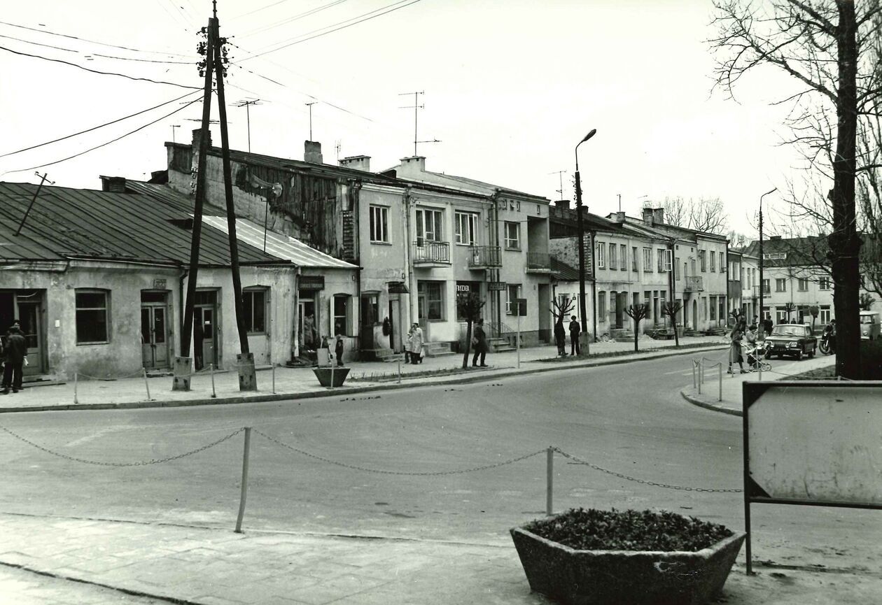  <p>Rynek, pierzeja zachodnia.</p>