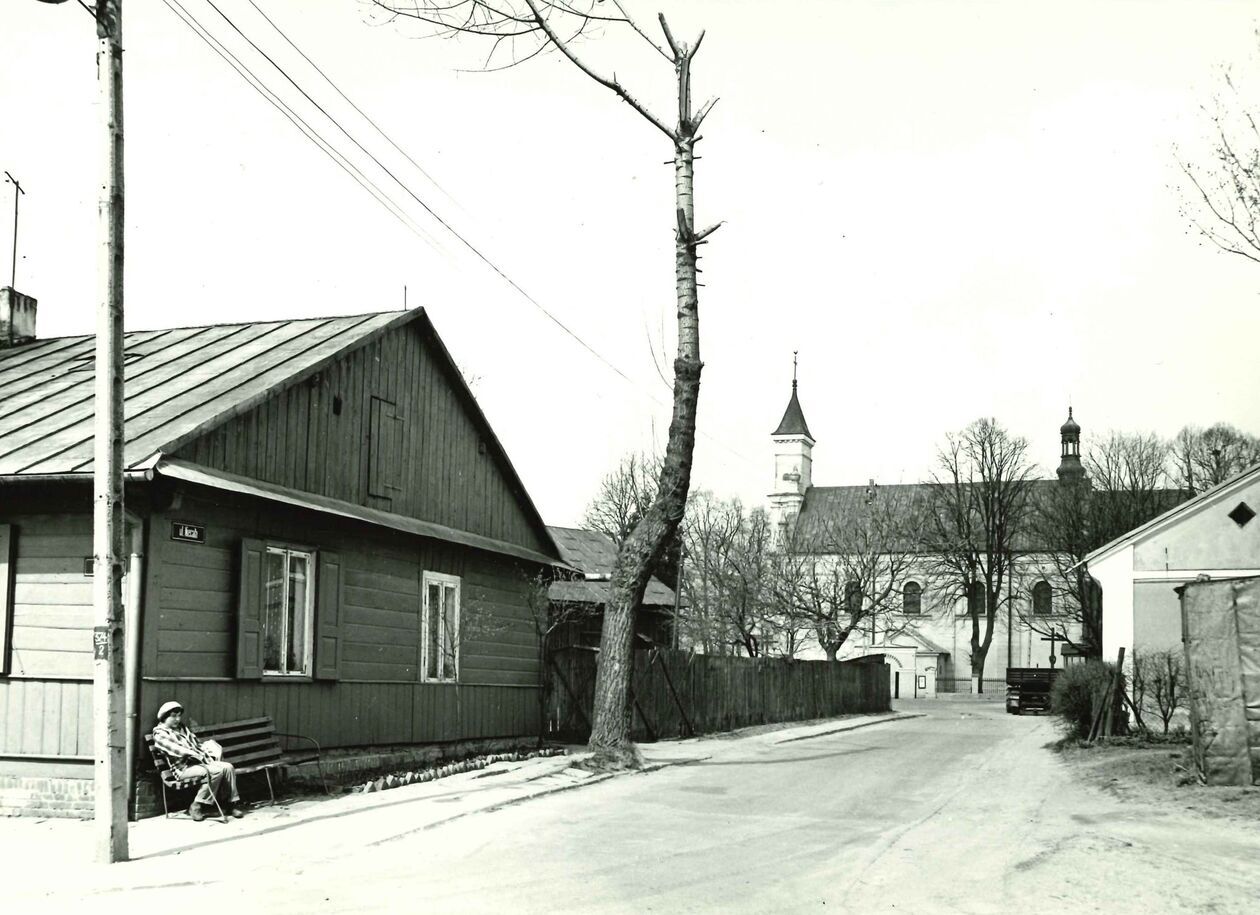  <p>ul. Niecała obecnie Ks. Bargieła, widok z ul. Zielonej w kierunku Pl. Kościelnego.</p>