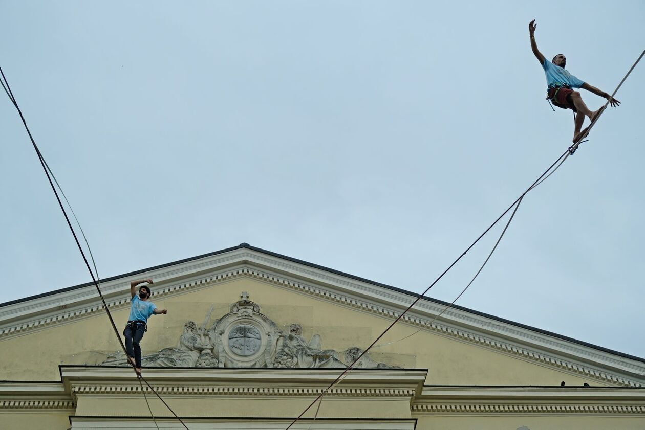  Gwałtowna ulewa na zakończenie Carnavalu Sztukmistrzów (zdjęcie 15) - Autor: DW