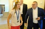 Julia Szeremeta, srebrna medalistka Igrzysk Olimpijskich w Paryżu odwiedziła lubelski ratusz (zdjęcie 3)