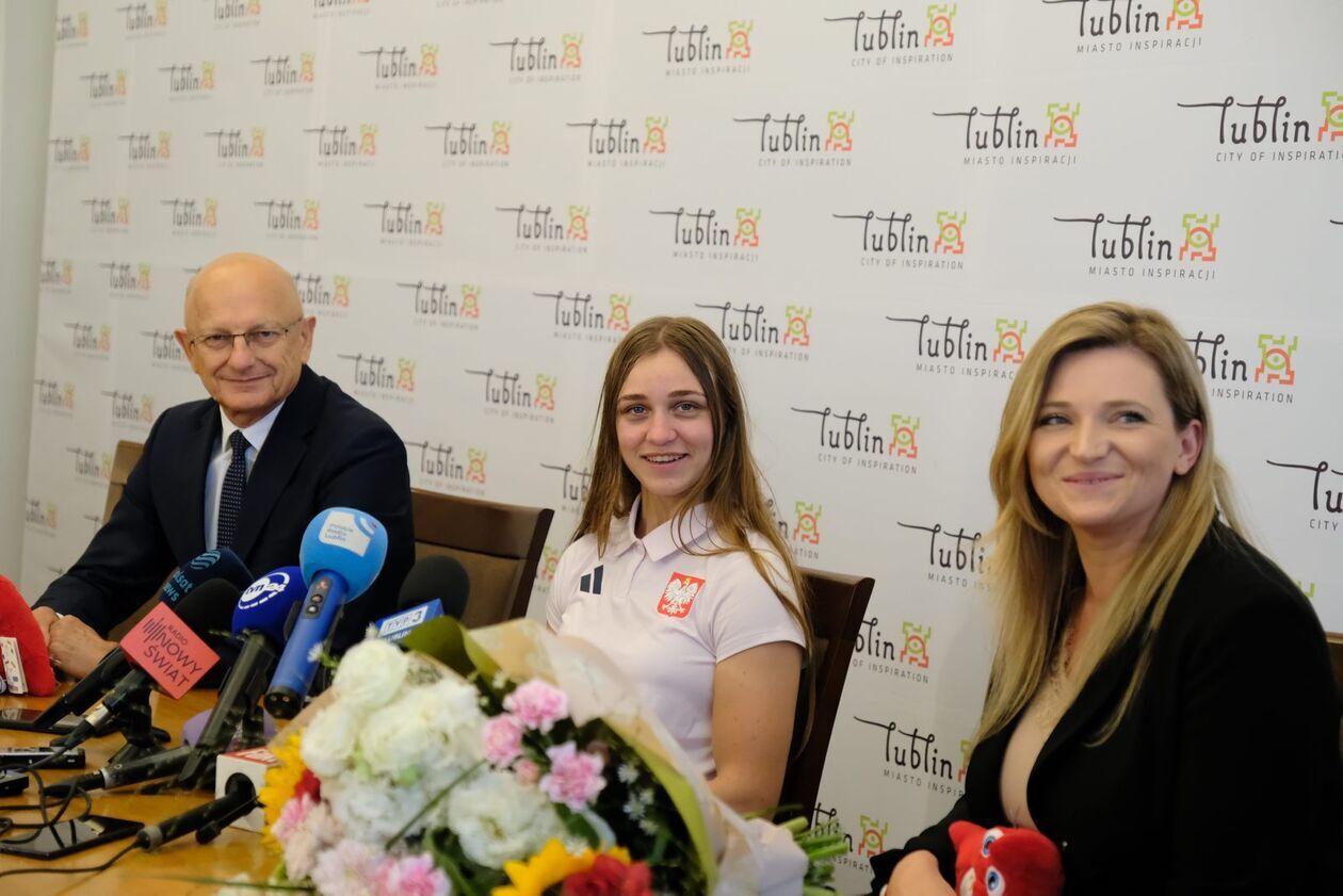  Julia Szeremeta, srebrna medalistka Igrzysk Olimpijskich w Paryżu odwiedziła lubelski ratusz (zdjęcie 15) - Autor: DW