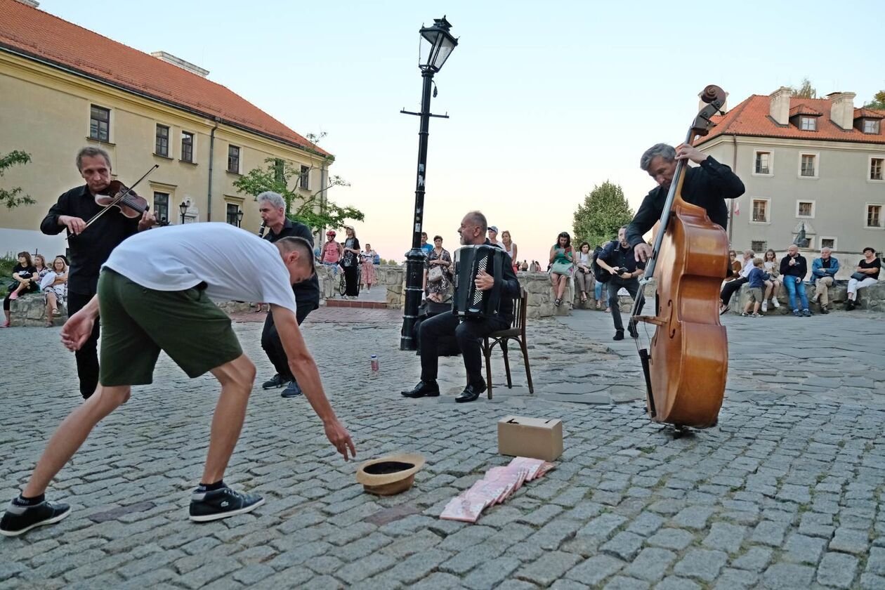   Rozpoczyna się Lubliner Festival: występ klezmerów z zespołu Berberys (zdjęcie 17) - Autor: DW