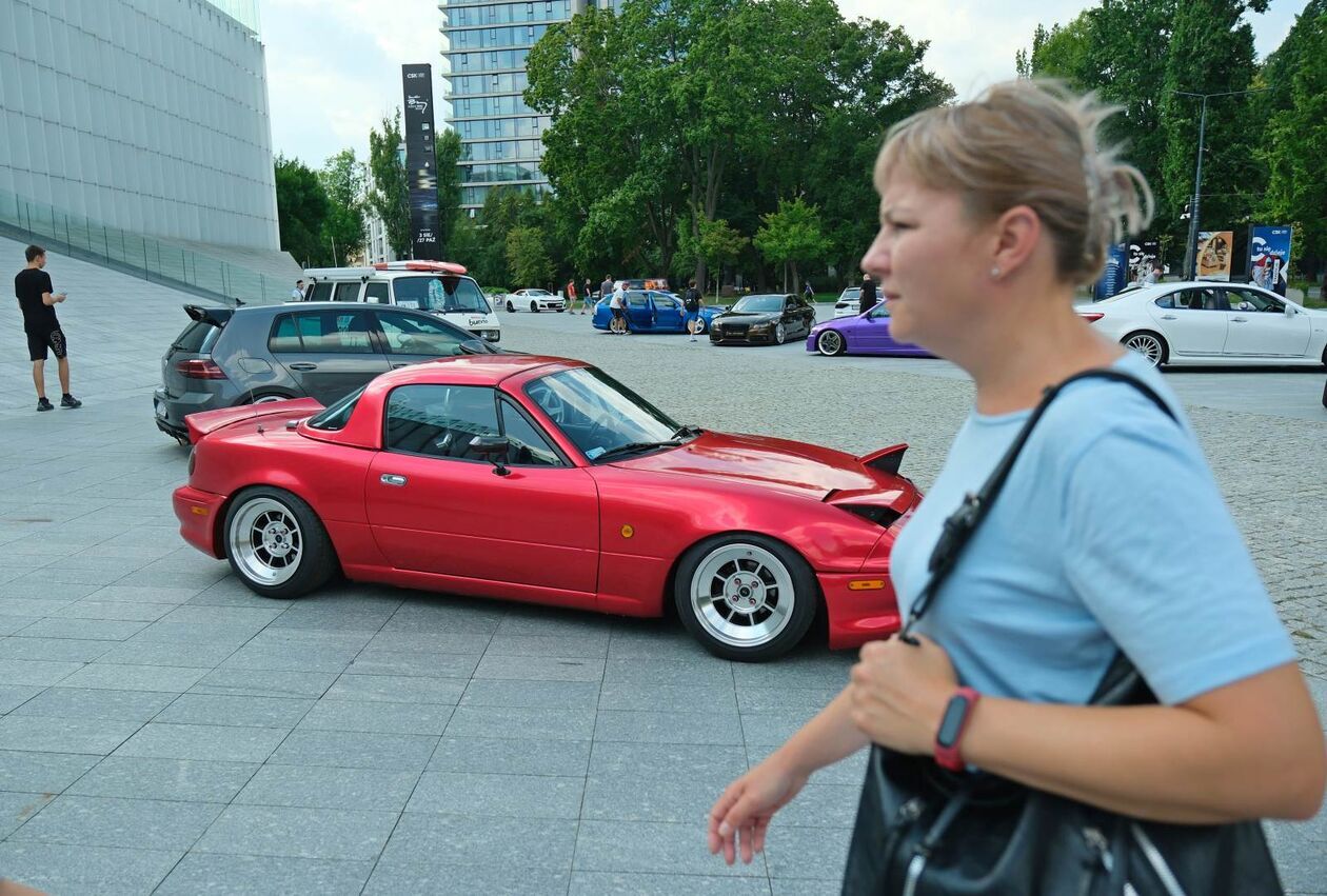  Pokaz tuningowanych samochodów na pl Teatralnym  - Autor: DW