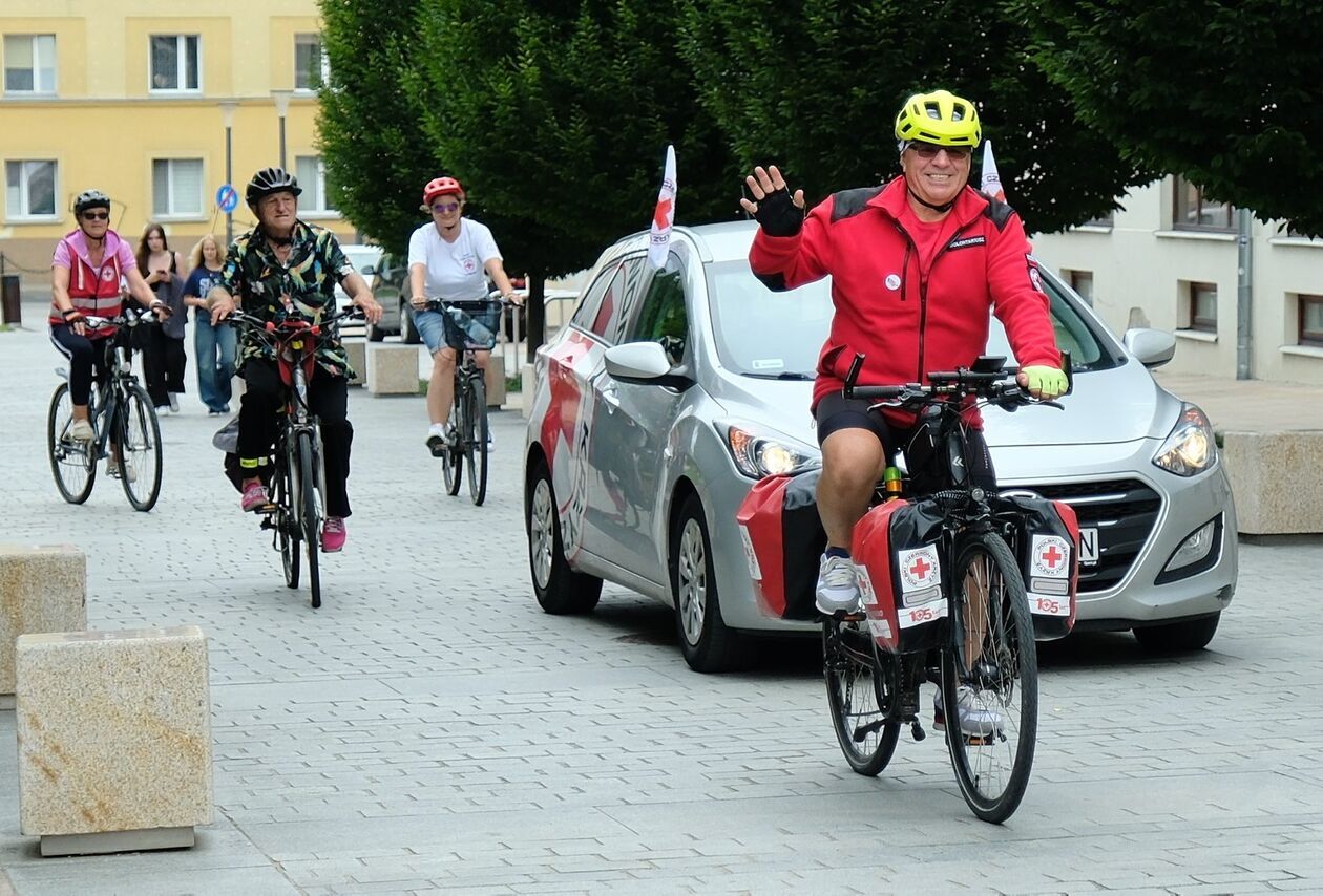 Janusz Kobyłka ambasador podróży charytatywnej lubelskiego oddziału PCK - Autor: DW