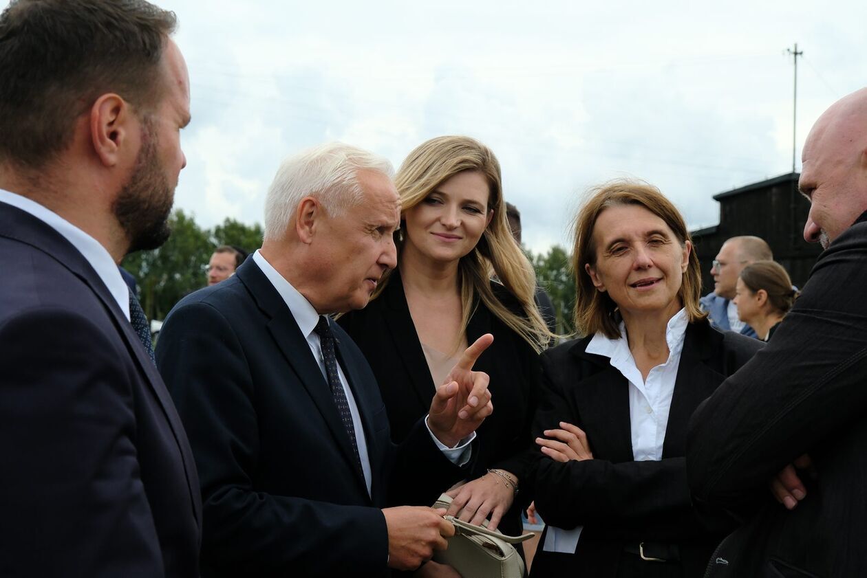  Ceremonia Pamięci na Majdanku (zdjęcie 3) - Autor: DW