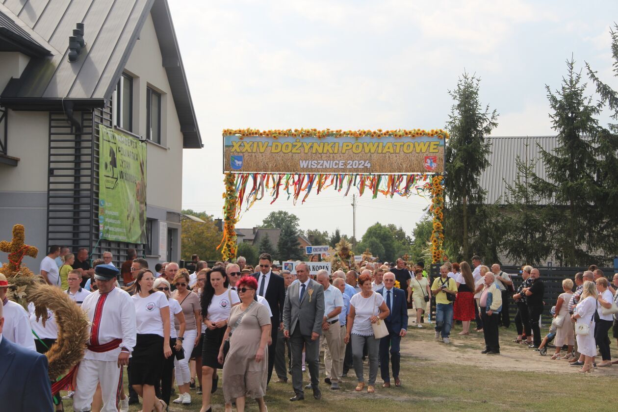  Dożynki powiatu bialskiego 2024 w Wisznicach  (zdjęcie 23) - Autor: Ewelina Burda