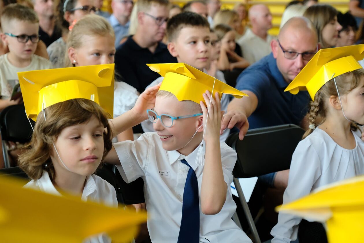  Początek roku szkolnego w SP nr 16 (zdjęcie 14) - Autor: DW