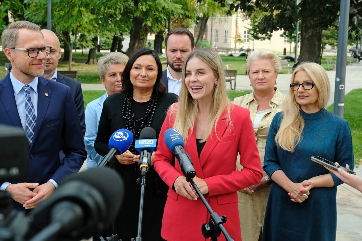  Konferencja prasowa Wiceministry Rodziny, Pracy i Polityki Społecznej Aleksandry Gajewskiej (zdjęcie 10) - Autor: DW