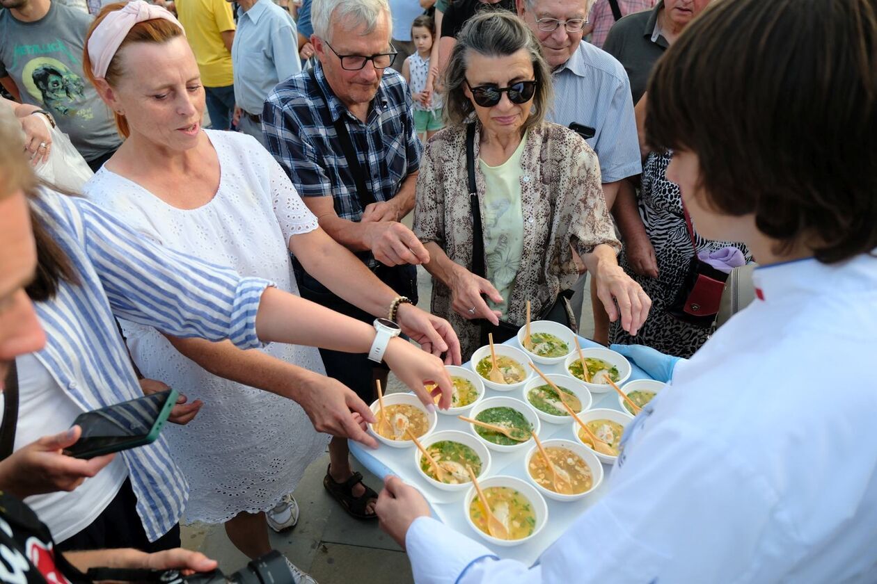  Kolacja z królem czyli degustacja podczas Europejskiego Festiwalu Smaku (zdjęcie 10) - Autor: DW