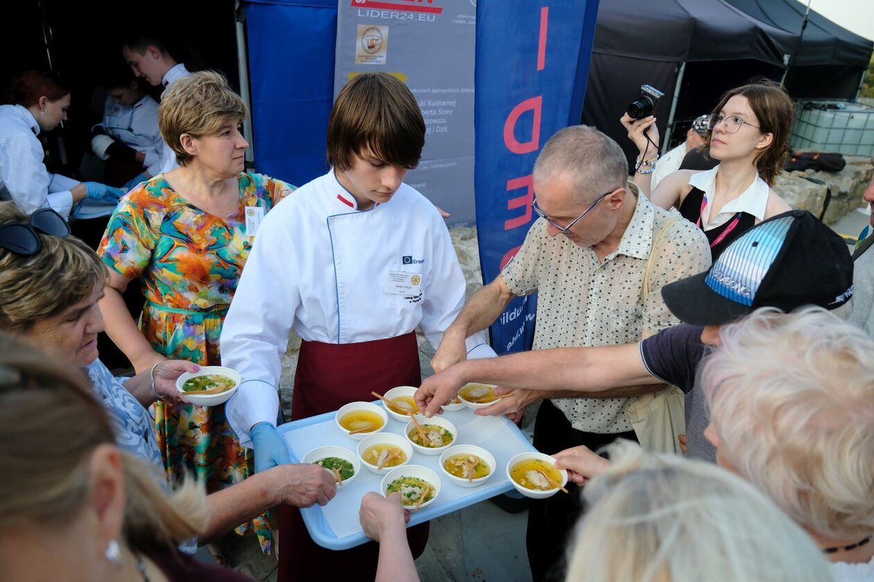  Kolacja z królem czyli degustacja podczas Europejskiego Festiwalu Smaku (zdjęcie 5) - Autor: DW