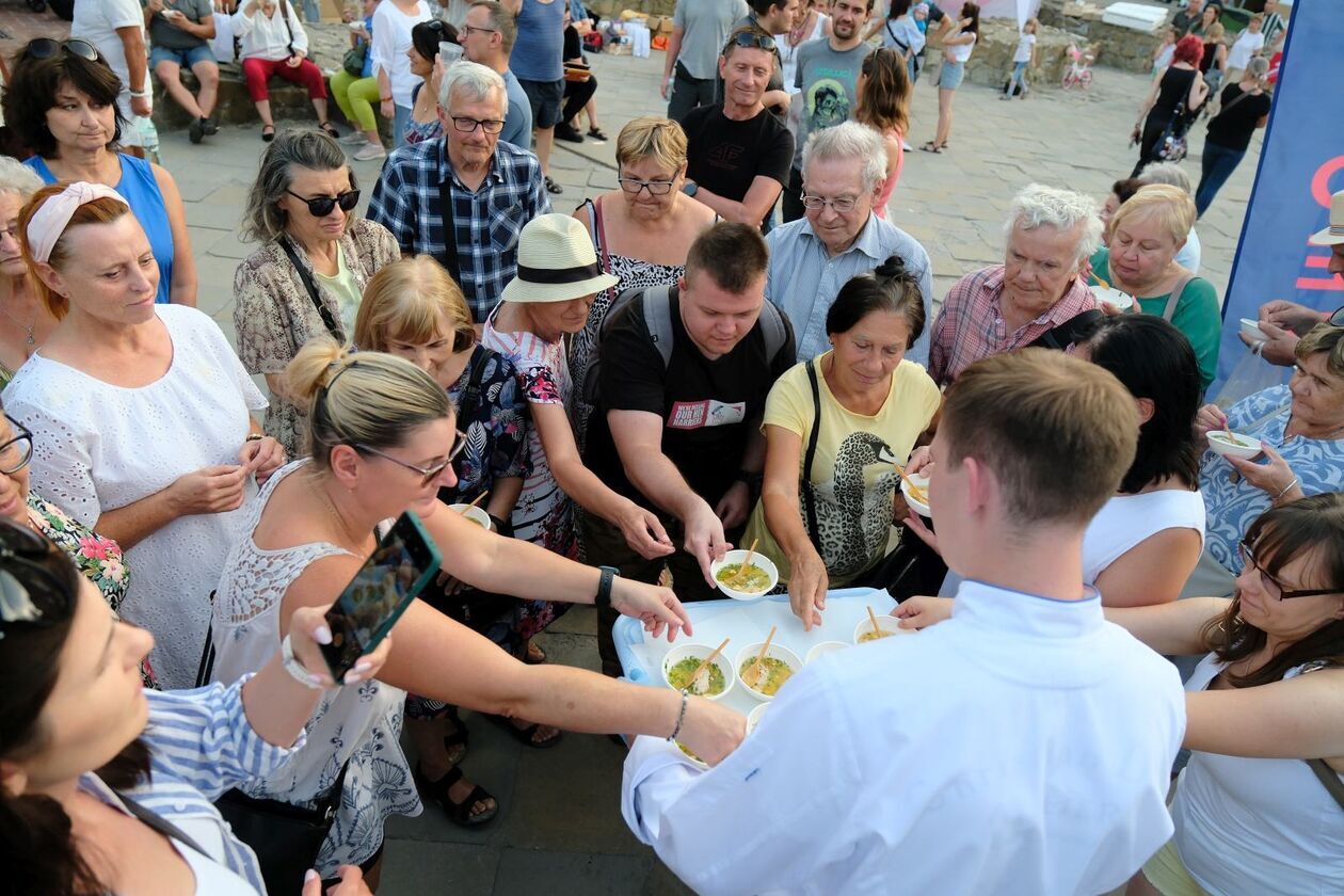  Kolacja z królem czyli degustacja podczas Europejskiego Festiwalu Smaku (zdjęcie 8) - Autor: DW