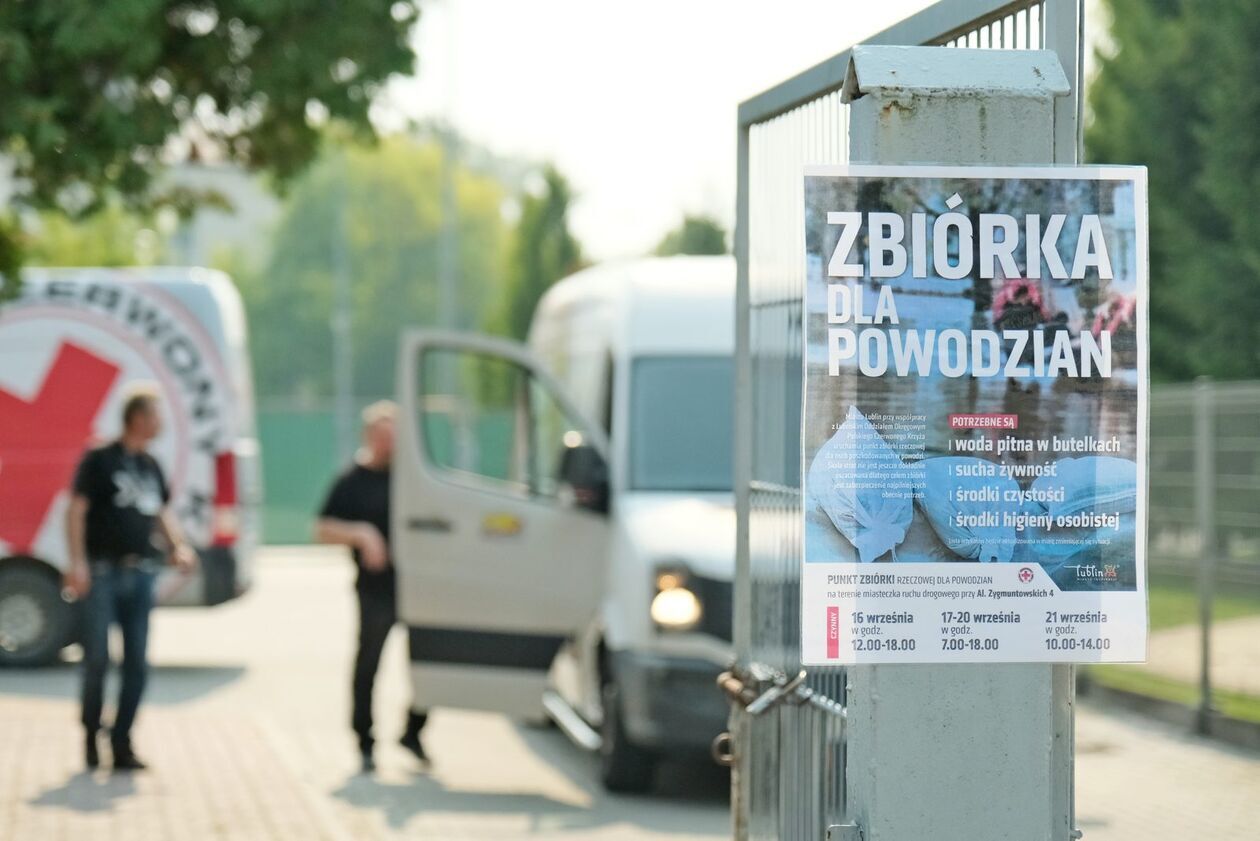 Zbiórka i pakowanie darów dla powodzian