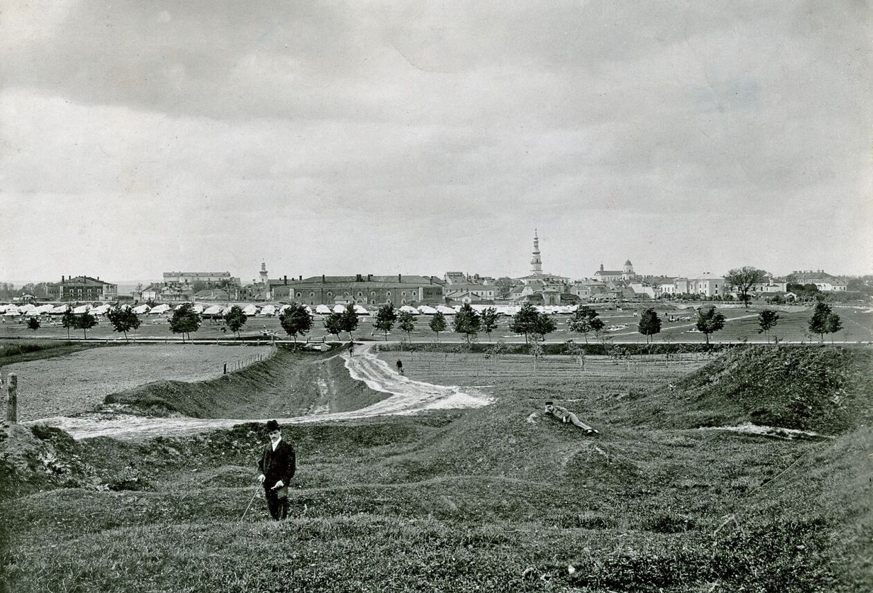  <p>Panorama Zamościa od p&oacute;łnocno-wschodniej strony w 1900 r.</p>