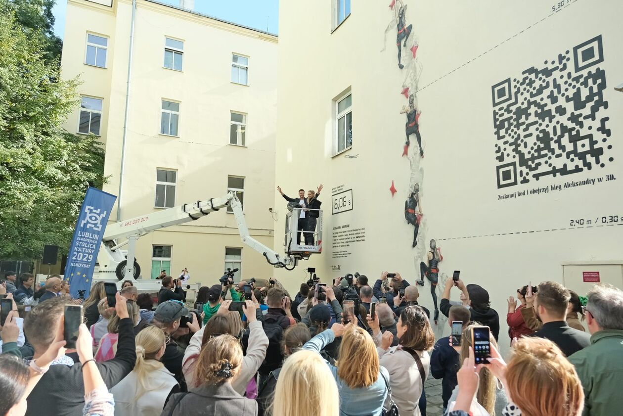  Mural Aleksandry Mirosław już z aktualnym rekordem olimpijskim (zdjęcie 32) - Autor: DW