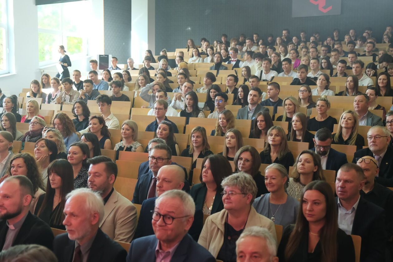  Inauguracja roku akademickiego w Wyższej Szkole Przedsiębiorczości i Administracji (zdjęcie 8) - Autor: DW