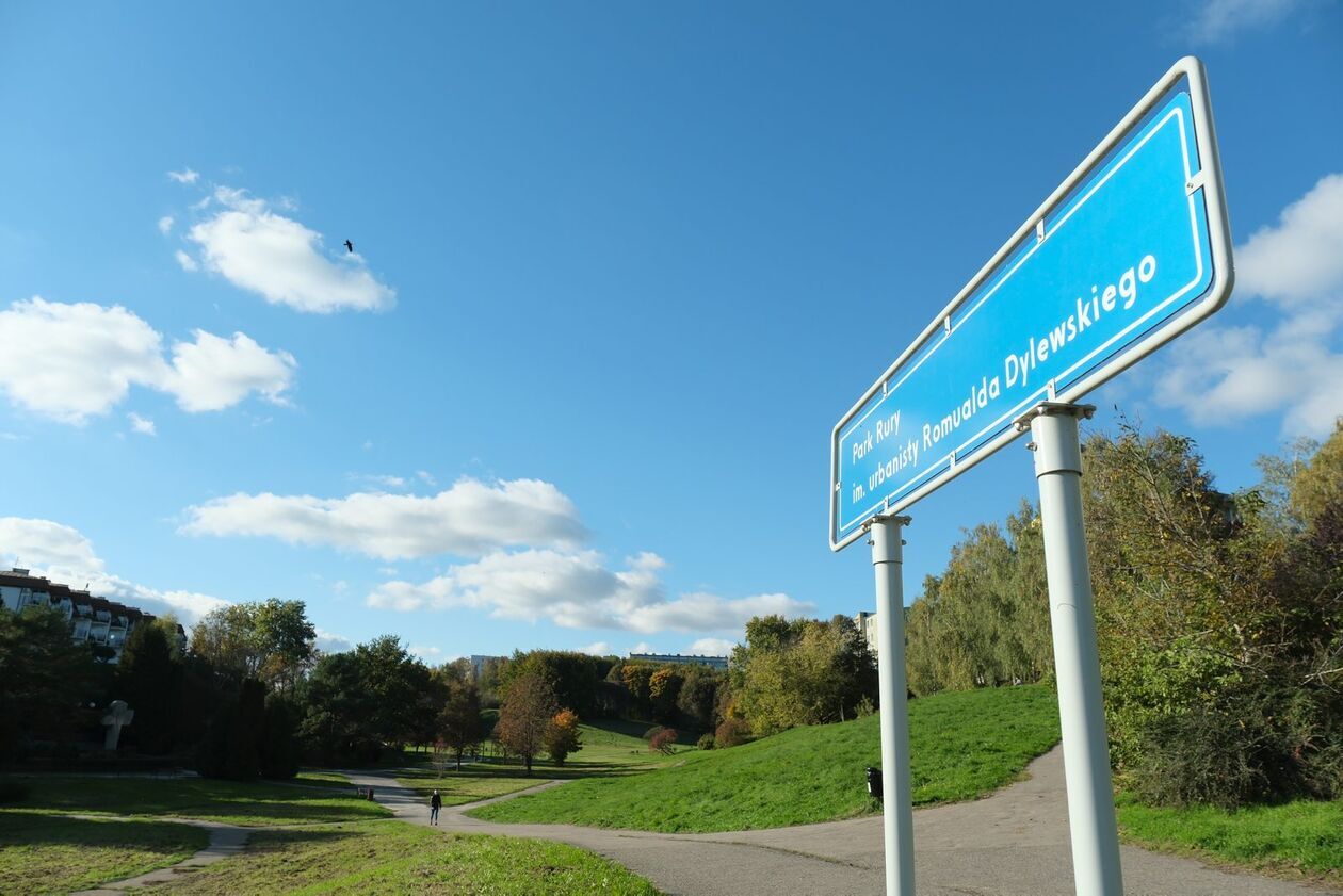  Odsłonięcie tablicy pamiątkowej urbanisty Romualda Dylewskiego (zdjęcie 4) - Autor: DW