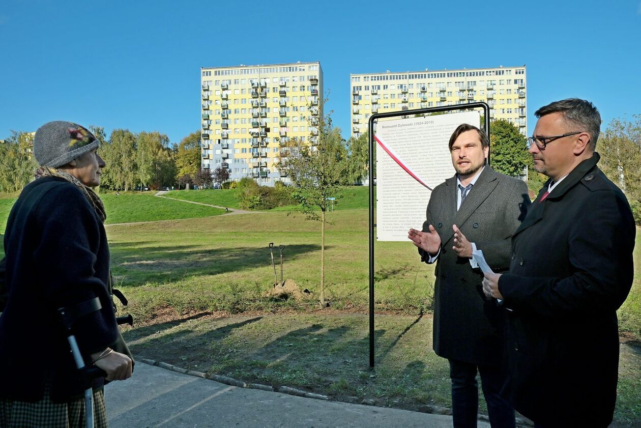  Odsłonięcie tablicy pamiątkowej urbanisty Romualda Dylewskiego (zdjęcie 8) - Autor: DW