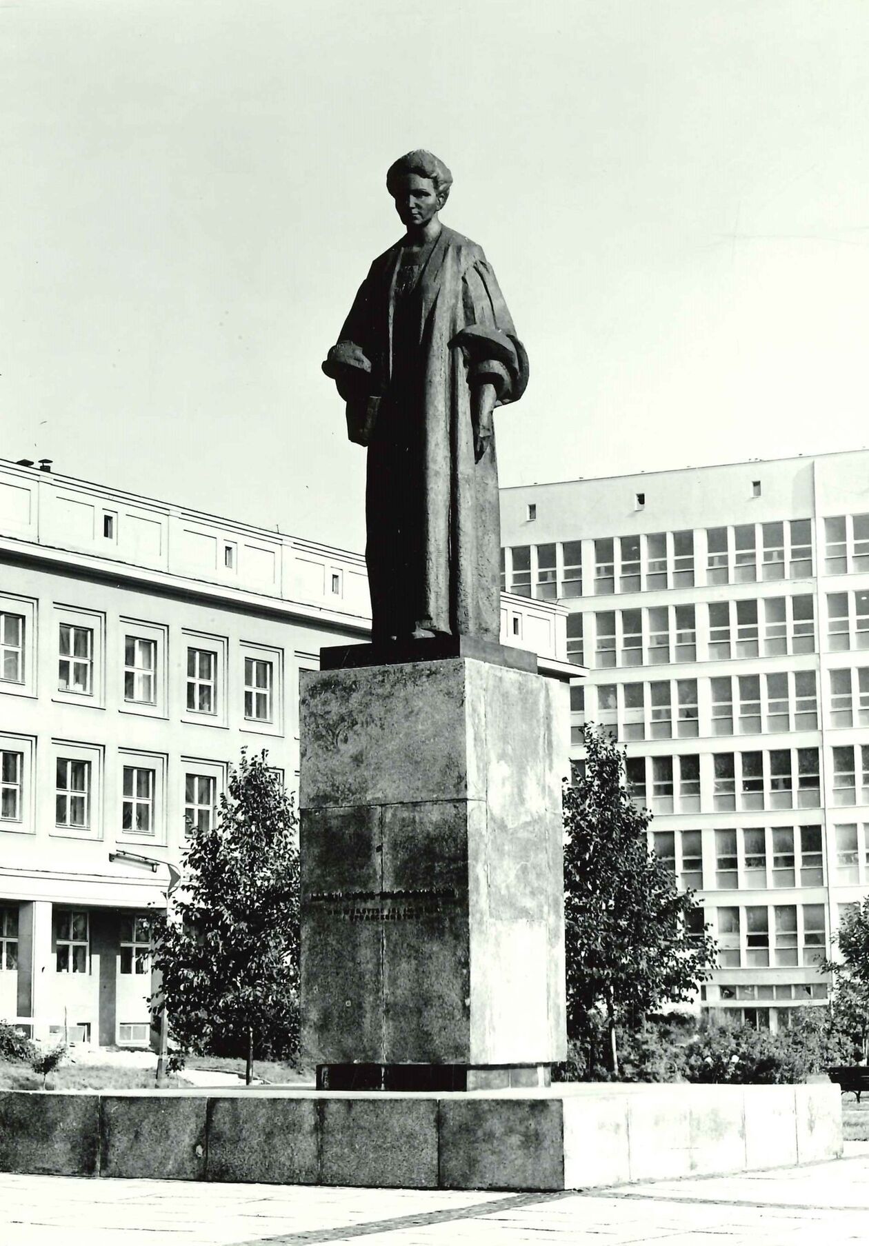  <p>Pomnik Marii Curie Skłodowskiej, lata 60-70 XX w. Fotografia z archiwum WUOZ w Lublinie.</p>