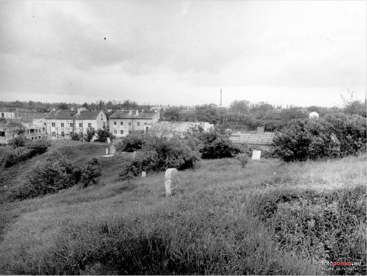  <p>Widok na stary cmentarz żydowski na grodzisku w Lublinie.</p>