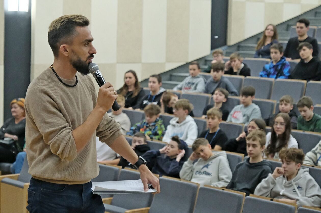  Utytułowany biegacz Adam Kszczot w Lublinie: spotkanie w SP 58 i trening w Parku Ludowym (zdjęcie 5) - Autor: DW