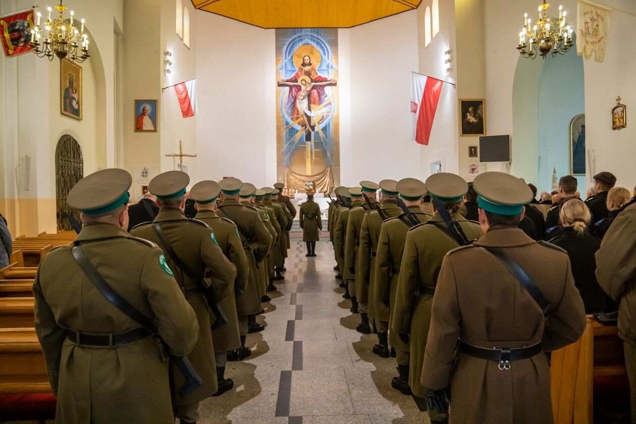  Placówka SG w Terespolu z patronem  (zdjęcie 1) - Autor:  Nadbużański Oddział Straży Granicznej 