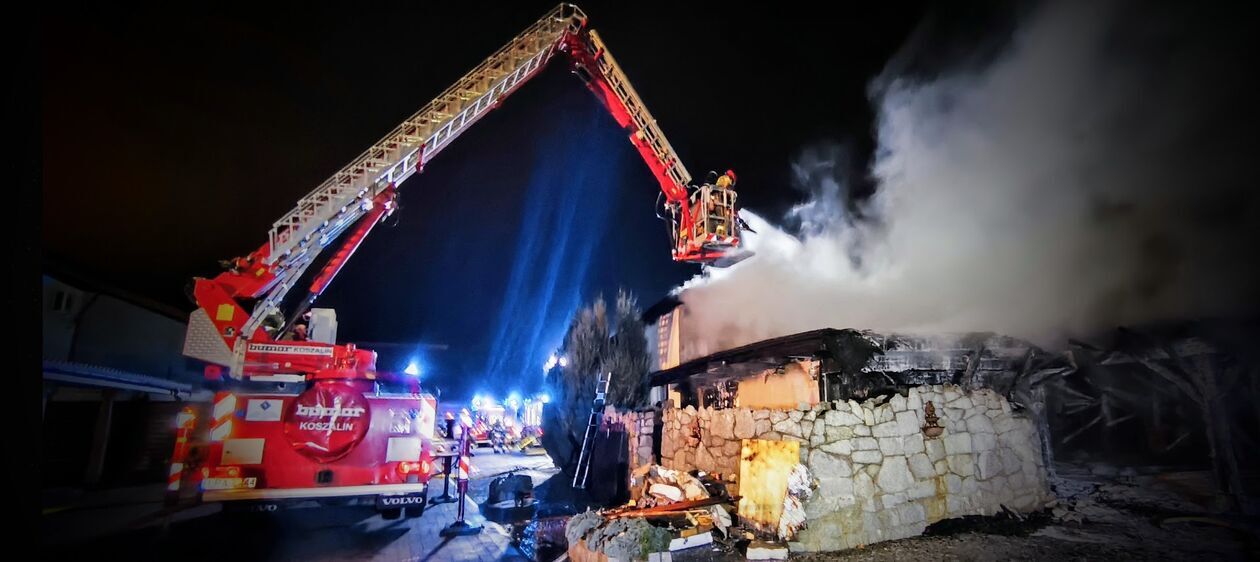  Pożar wiaty w Parczewie (zdjęcie 19) - Autor: OSP Milanów, OSP Jasionka, OSP Koczergi, OSP Laski