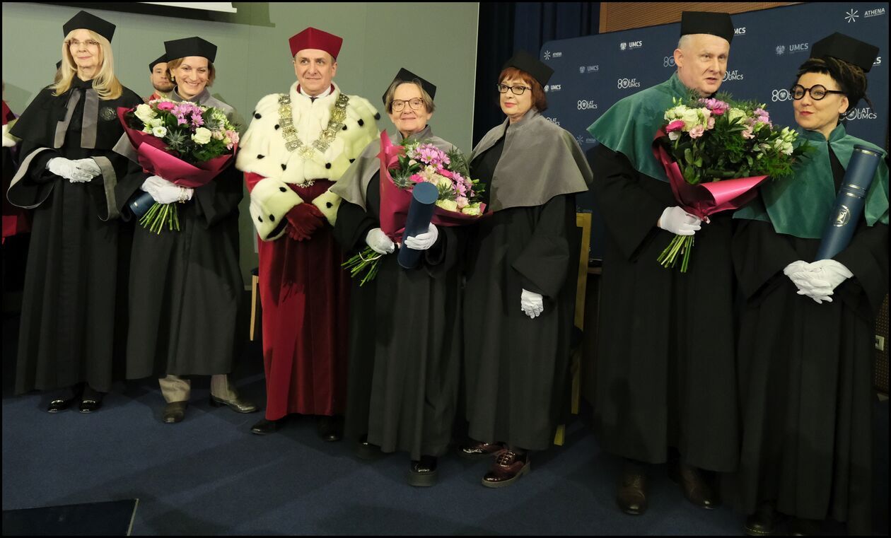 Applebaum, Holland, Tokarczuk honorowymi doktorami UMCS - Autor: DW