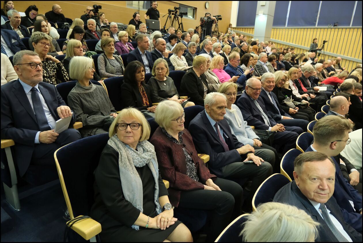  Applebaum, Holland, Tokarczuk honorowymi doktorami UMCS (zdjęcie 3) - Autor: DW