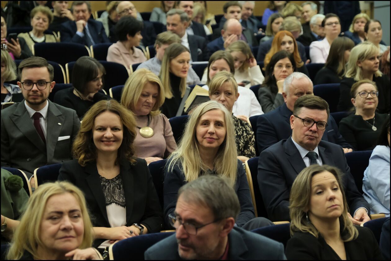  Applebaum, Holland, Tokarczuk honorowymi doktorami UMCS (zdjęcie 7) - Autor: DW