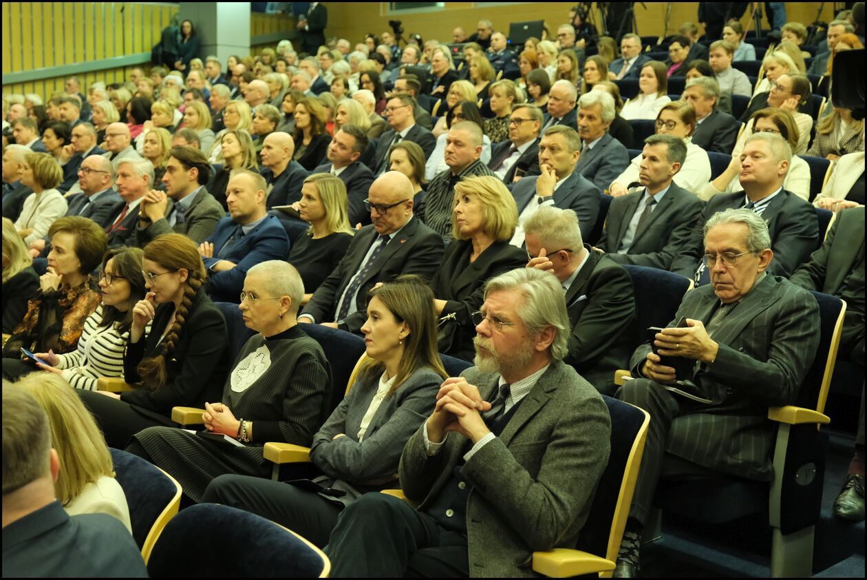  Applebaum, Holland, Tokarczuk honorowymi doktorami UMCS (zdjęcie 54) - Autor: DW