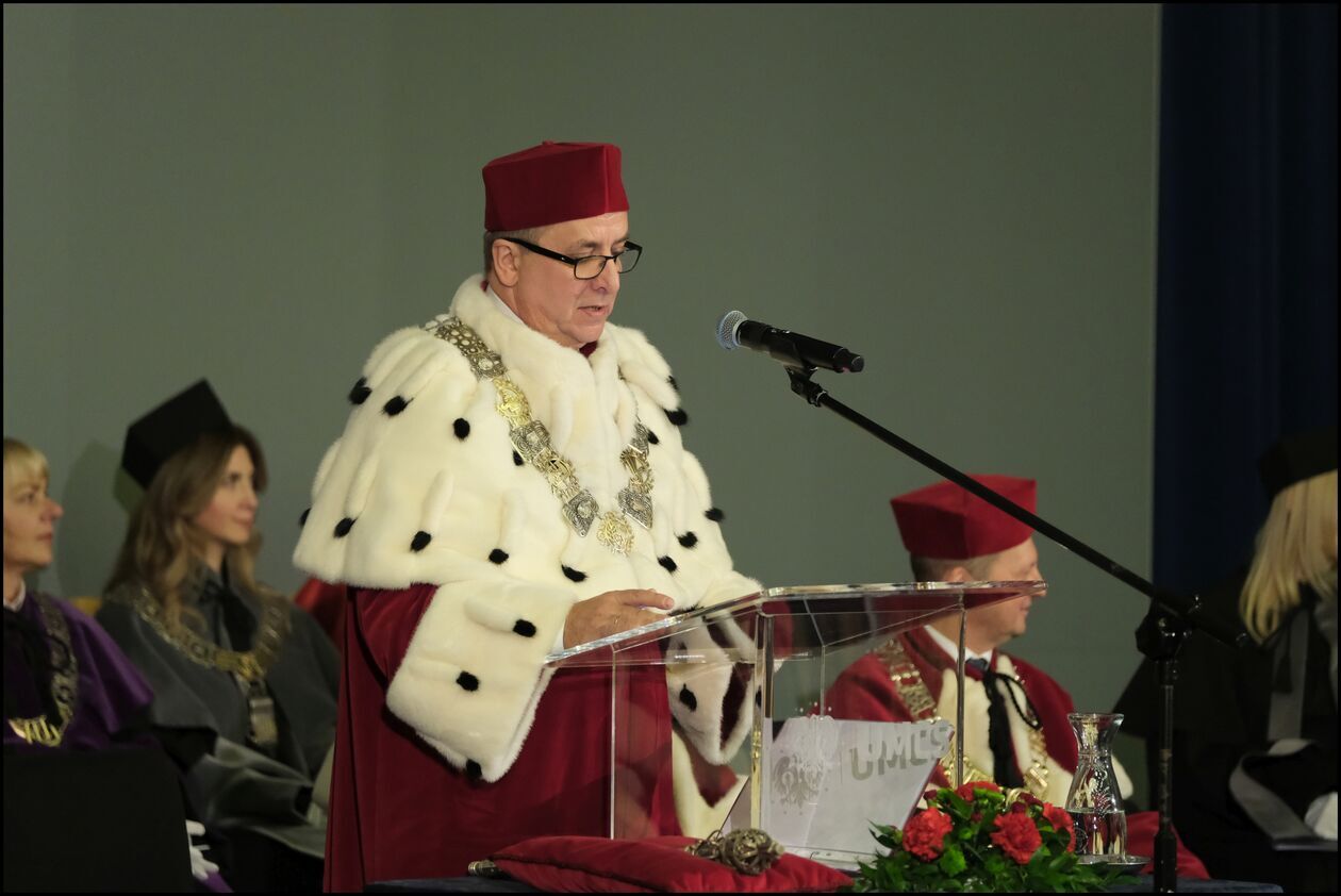  Applebaum, Holland, Tokarczuk honorowymi doktorami UMCS (zdjęcie 27) - Autor: DW