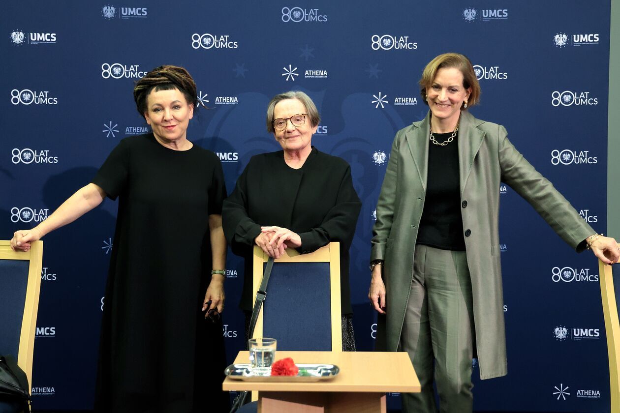 Applebaum, Holland, Tokarczuk honorowymi doktorami UMCS - Autor: DW