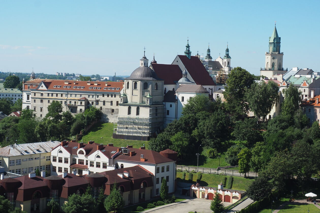  <p>Jedna z najstarszych świątyń w Lublinie. Klasztor oraz kości&oacute;ł znane są z przechowywania relikwii Krzyża Świętego, to miejsce pełne duchowego spokoju i architektonicznego piękna. Idealne dla miłośnik&oacute;w sakralnych zabytk&oacute;w.</p>
